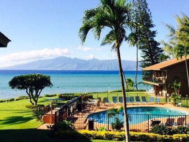 Lahaina  Vacation Condo Rental On Beach Sleeps Six